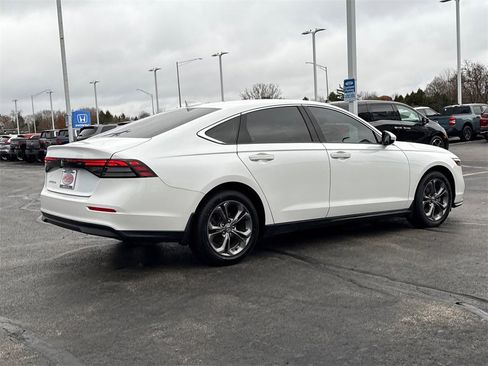 Certified 2023 Honda Accord EX image 9