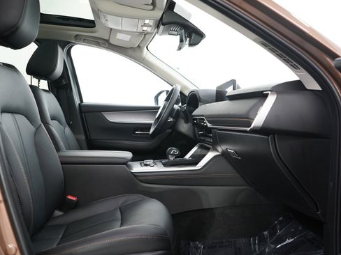 Certified 2025 MAZDA CX-70 Plug-In Hybrid w/ Premium Pkg image 10