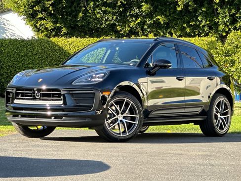 New 2026 Porsche Macan image 1