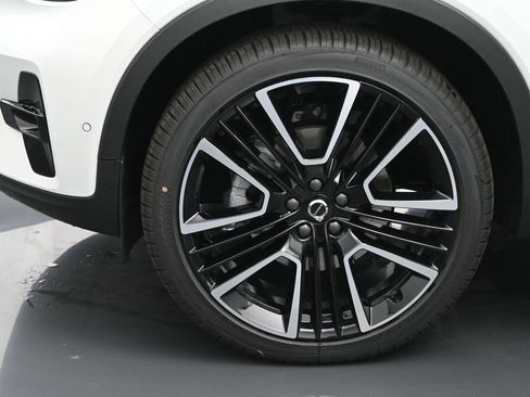 New 2025 Volvo XC40 B5 Plus w/ Climate Package image 30