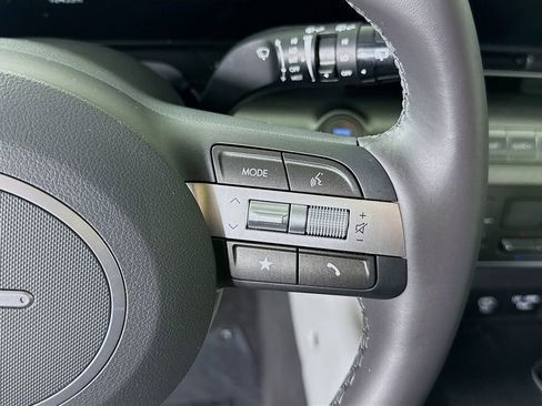 Certified 2025 Hyundai Kona SEL AWD/4WD image 17