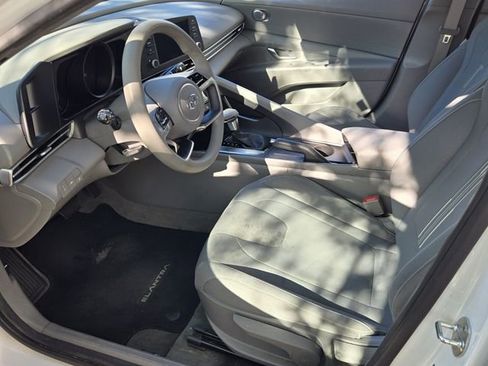 Used 2022 Hyundai Elantra SEL image 8