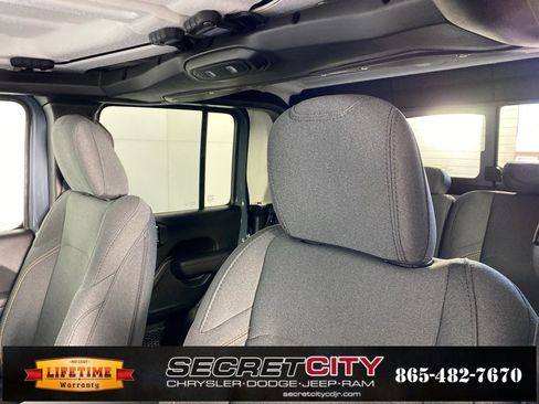 New 2025 Jeep Gladiator Sport image 10