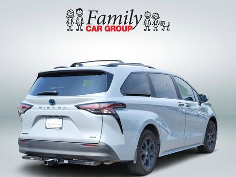 Used 2025 Toyota Sienna XLE Woodland Edition AWD/4WD image 4