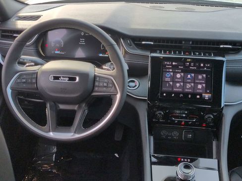 New 2025 Jeep Grand Cherokee Laredo image 19