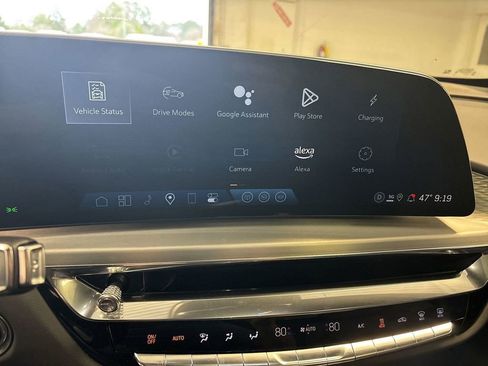 New 2025 Cadillac Lyriq Sport image 17