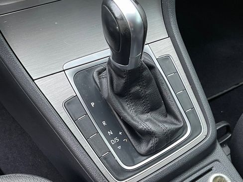 Used 2016 Volkswagen Golf S image 26