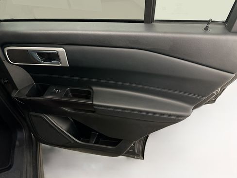 Used 2020 Ford Explorer XLT w/ Equipment Group 202A image 34