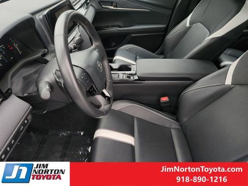 Used 2025 Toyota Camry SE image 14