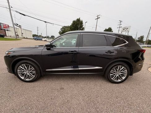 Used 2023 Acura MDX SH-AWD w/ Advance Package image 3