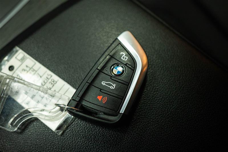 Used 2024 BMW 330i Sedan w/ M Sport Package RWD image 20