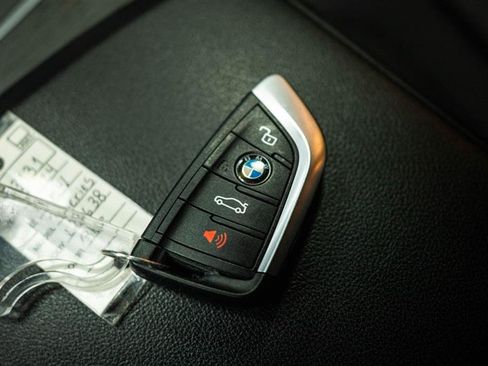 Used 2024 BMW 330i Sedan w/ M Sport Package RWD image 20