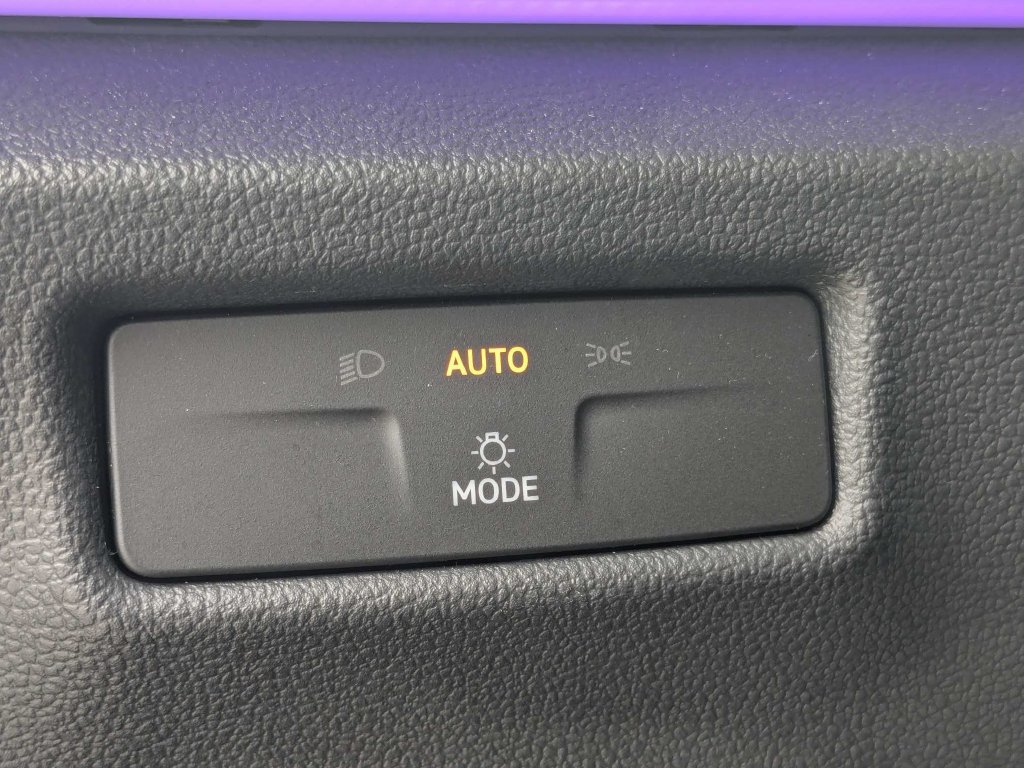 Certified 2026 Volkswagen Tiguan SE R-Line FWD image 31