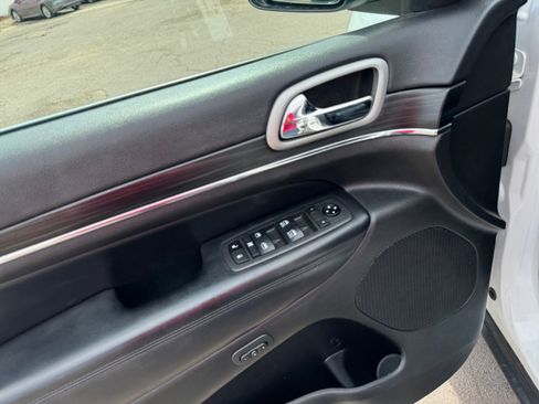 Used 2021 Jeep Grand Cherokee Limited image 11