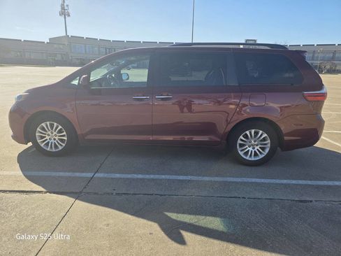 Used 2015 Toyota Sienna XLE image 8