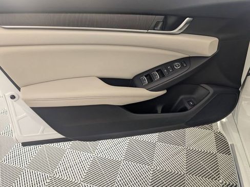 Used 2019 Honda Accord EX image 10
