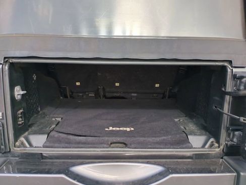 Used 2017 Jeep Wrangler Unlimited Sahara w/ Connectivity Group image 14