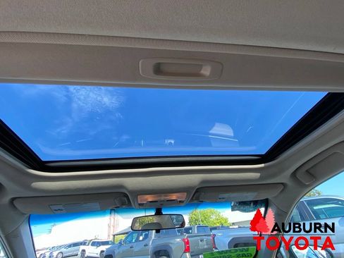 Used 2012 Toyota Camry XLE FWD image 25