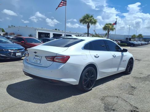 Used 2024 Chevrolet Malibu LT FWD image 2