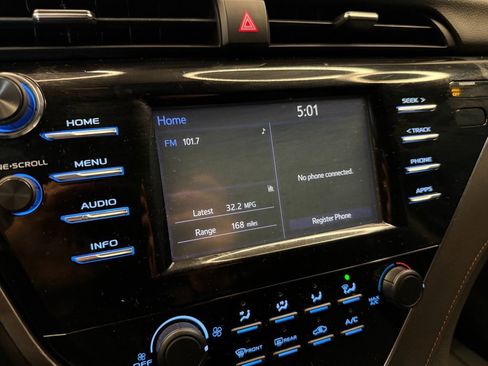 Used 2018 Toyota Camry LE image 12