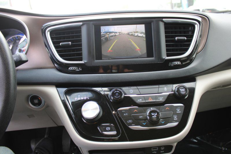Used 2020 Chrysler Voyager LX FWD image 15