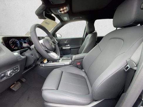 Used 2026 Mercedes-Benz GLB 250 4MATIC image 4