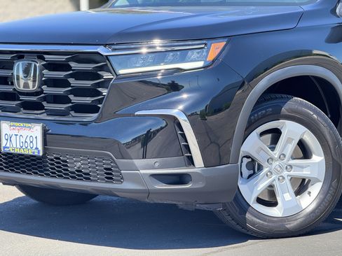 Used 2024 Honda Pilot LX image 3