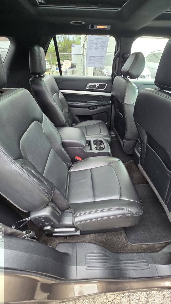 Used 2016 Ford Explorer XLT w/ Equipment Group 202A AWD/4WD image 14