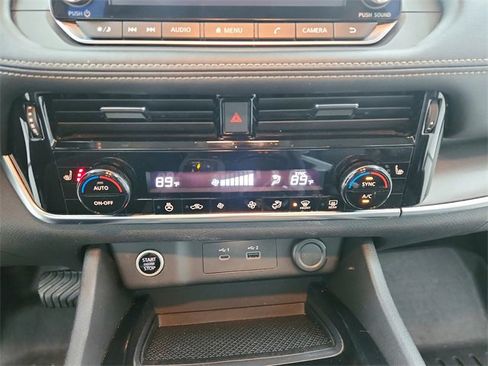 Used 2021 Nissan Rogue SV w/ Premium Package image 29