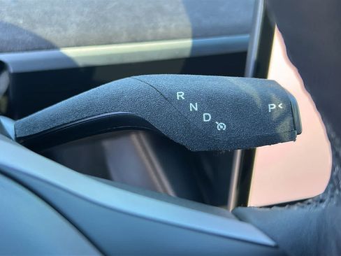 Used 2024 Tesla Model Y Long Range AWD/4WD image 12
