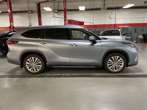 Used 2023 Toyota Highlander Platinum image 37