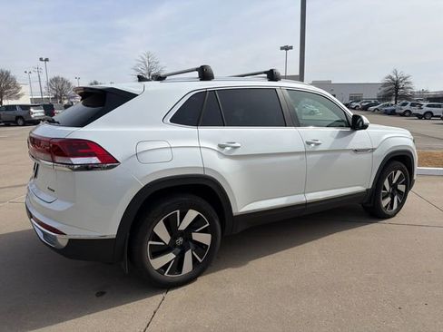 Used 2024 Volkswagen Atlas Cross Sport SEL image 5