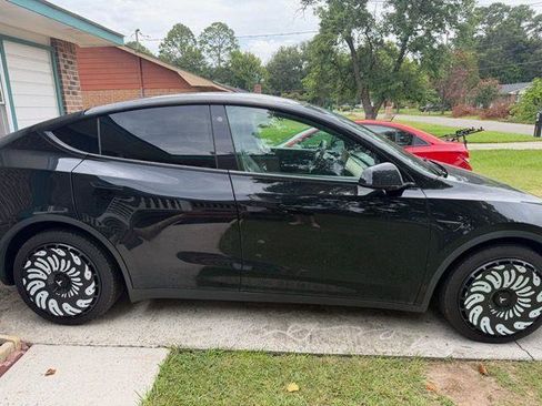 Used 2021 Tesla Model Y Long Range AWD/4WD image 2