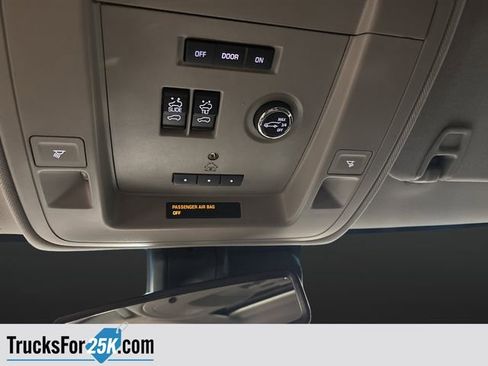 Used 2015 Chevrolet Suburban LT w/ Luxury Package image 30