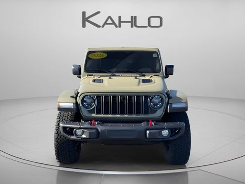 Used 2025 Jeep Wrangler Unlimited Rubicon AWD/4WD image 7