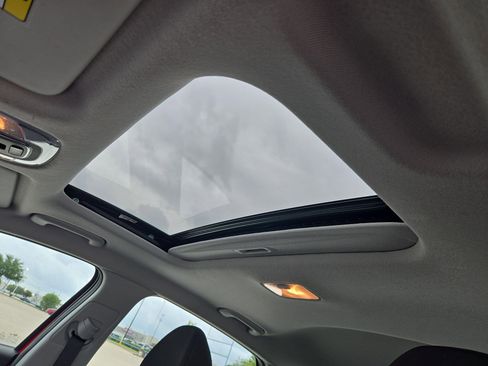 Used 2025 Hyundai Elantra SEL FWD image 17