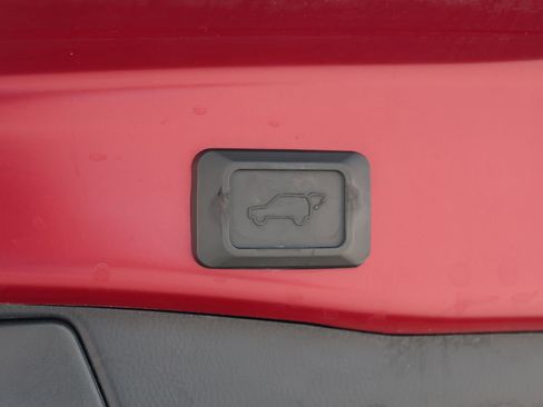 Used 2019 Toyota RAV4 XLE Premium FWD image 33