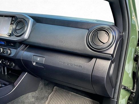 Certified 2021 Toyota Tacoma TRD Off-Road image 24