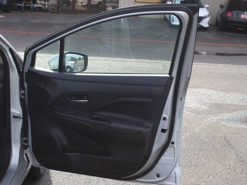 Used 2025 Nissan Versa SV FWD image 10
