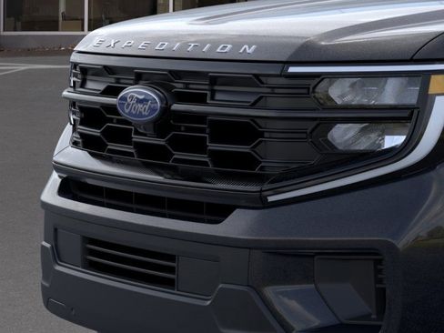 New 2025 Ford Expedition Active image 17