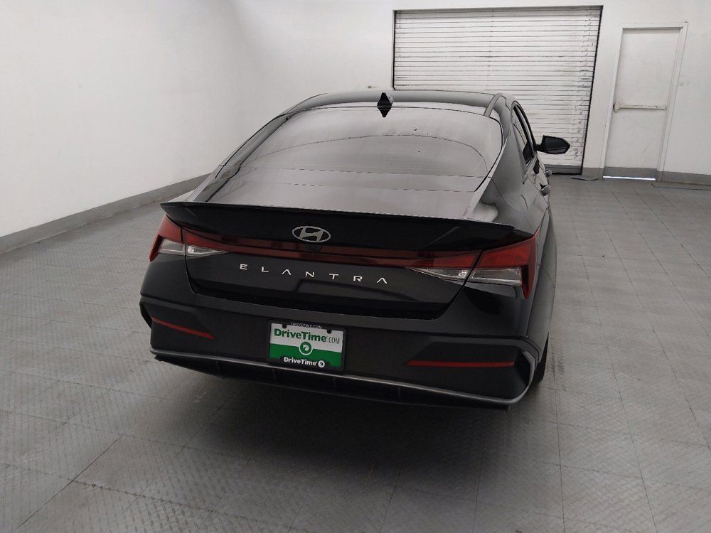 Used 2025 Hyundai Elantra Sport FWD image 7