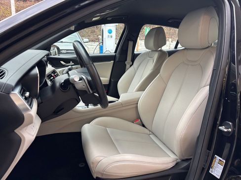 Used 2025 Genesis G70 2.5T image 37