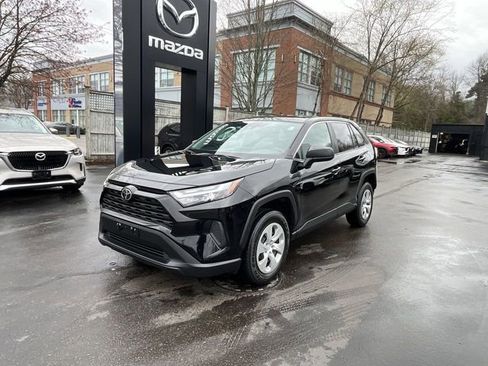 Used 2023 Toyota RAV4 LE AWD/4WD image 4