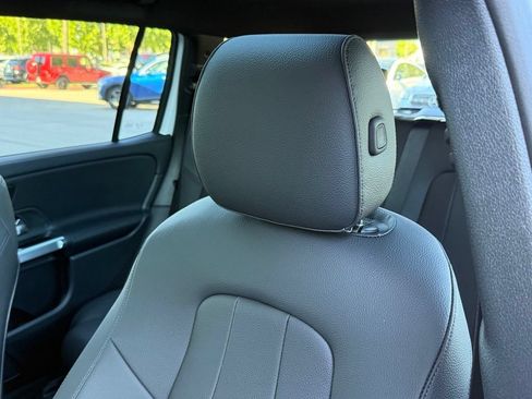 New 2026 Mercedes-Benz GLB 250 image 3