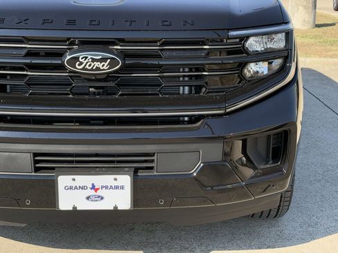 New 2025 Ford Expedition Platinum w/ Stealth Performance Package image 40