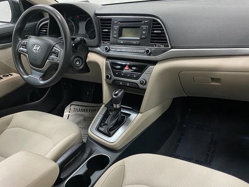 Used 2018 Hyundai Elantra SE w/ Winter Weather Package image 11