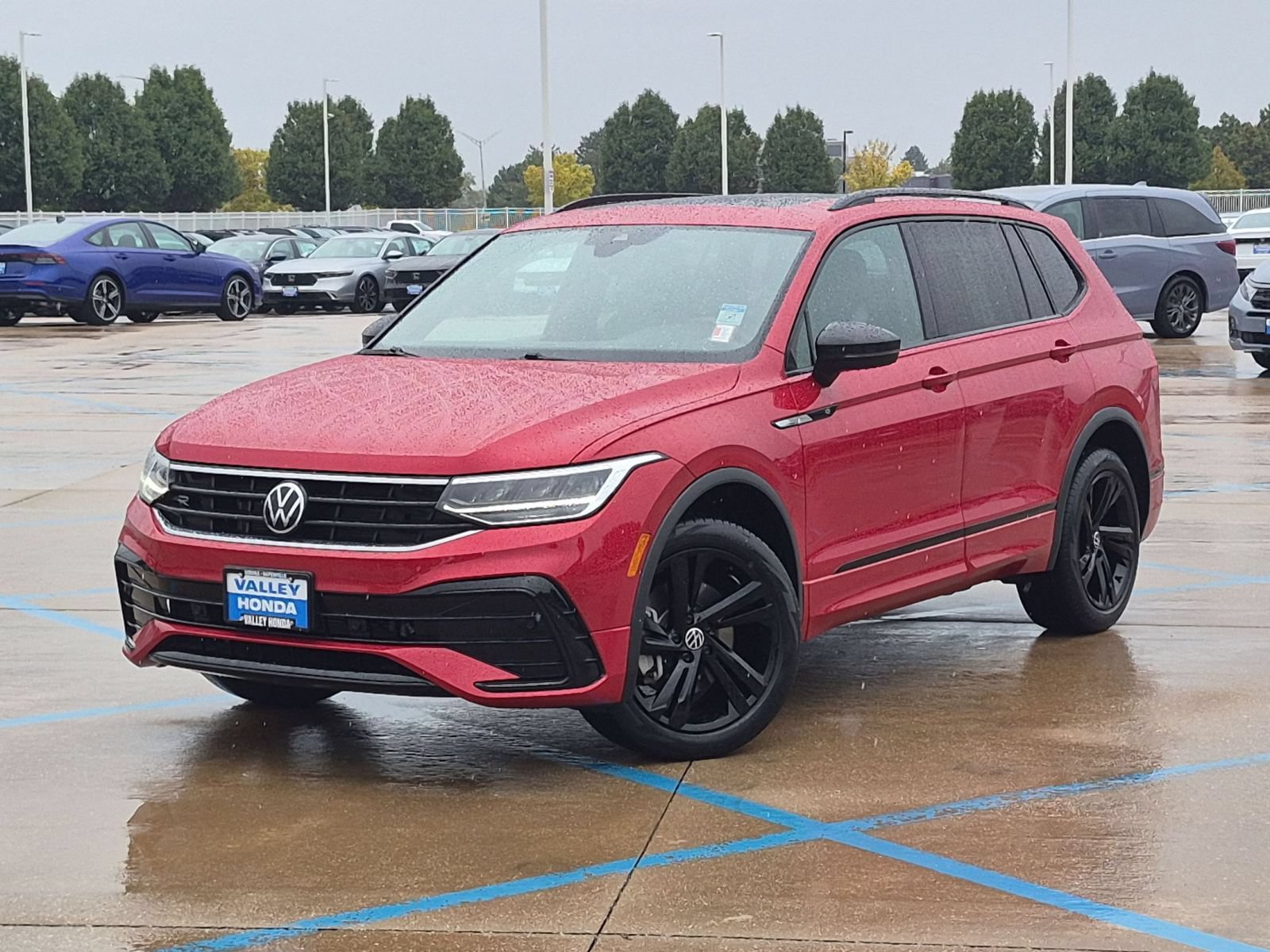 Used 2024 Volkswagen Tiguan SE R-Line w/ MDO Package, Two-Row AWD/4WD image 2