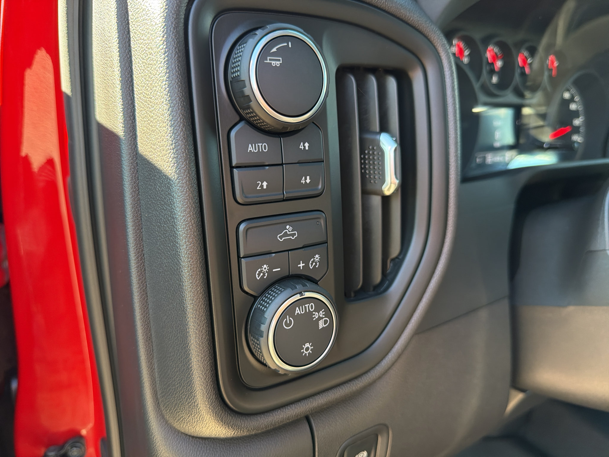 Used 2025 Chevrolet Silverado 1500 Custom Trail Boss w/ Dark Appearance Package AWD/4WD image 24