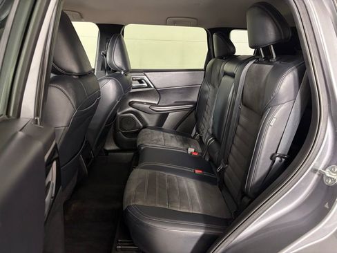 Used 2024 Mitsubishi Outlander SE image 35