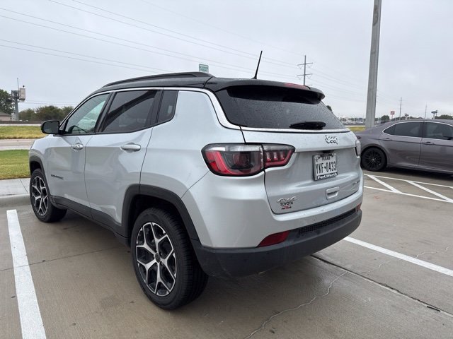 Used 2025 Jeep Compass Limited AWD/4WD image 3